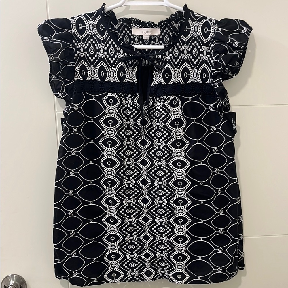 LOFT Black and White Patterned Women's Top